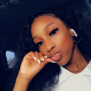 Meet your Posher, Jazmine